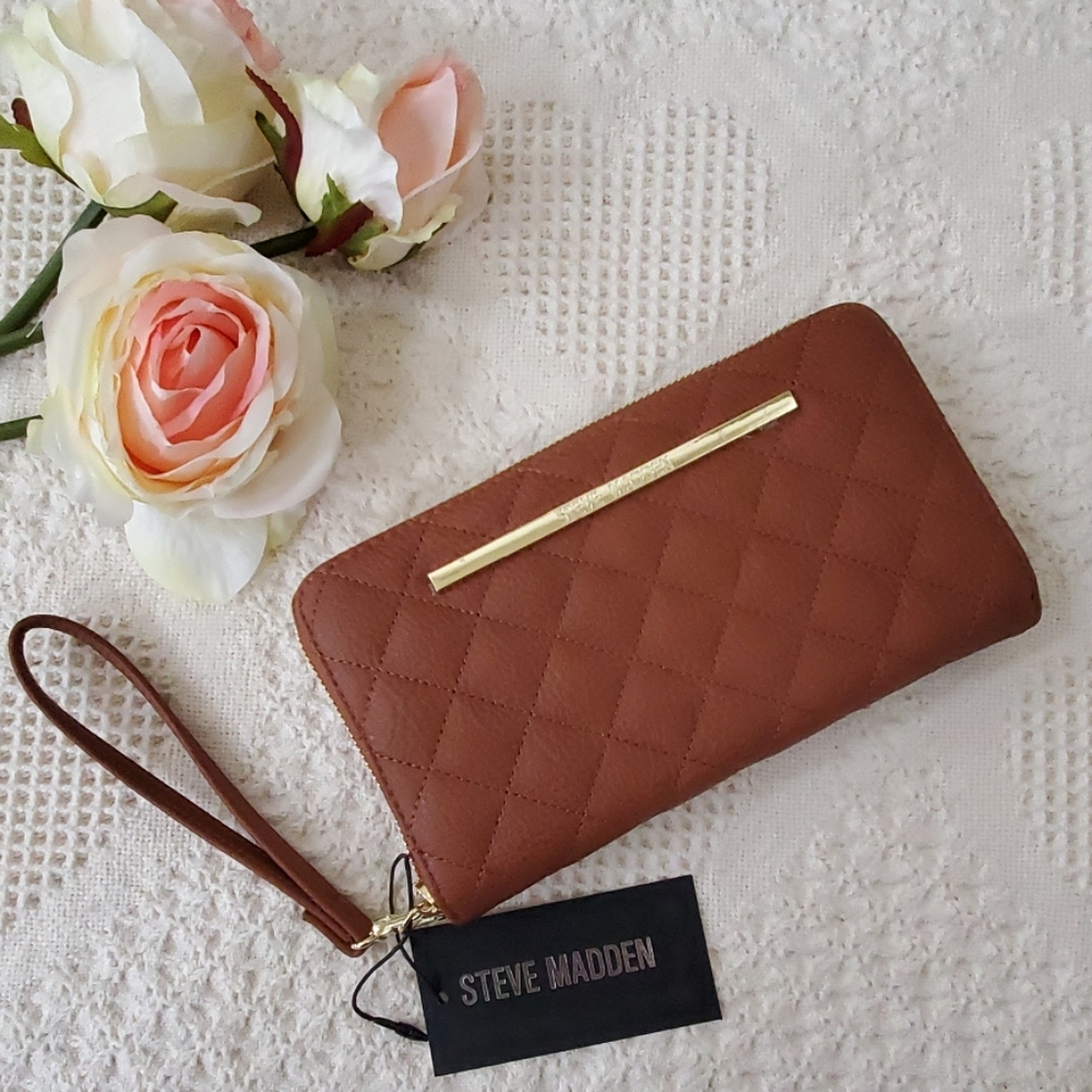 STEVE MADDEN wristlet wallet